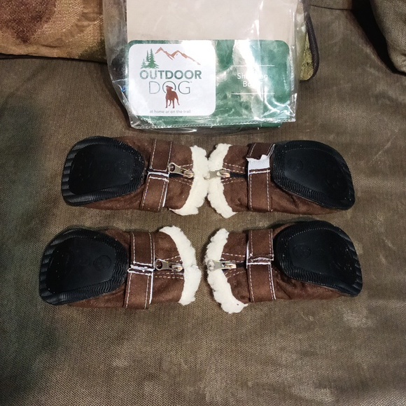 Outdoor Dog shearling boots brown size medium 4 boots - Picture 16 of 17